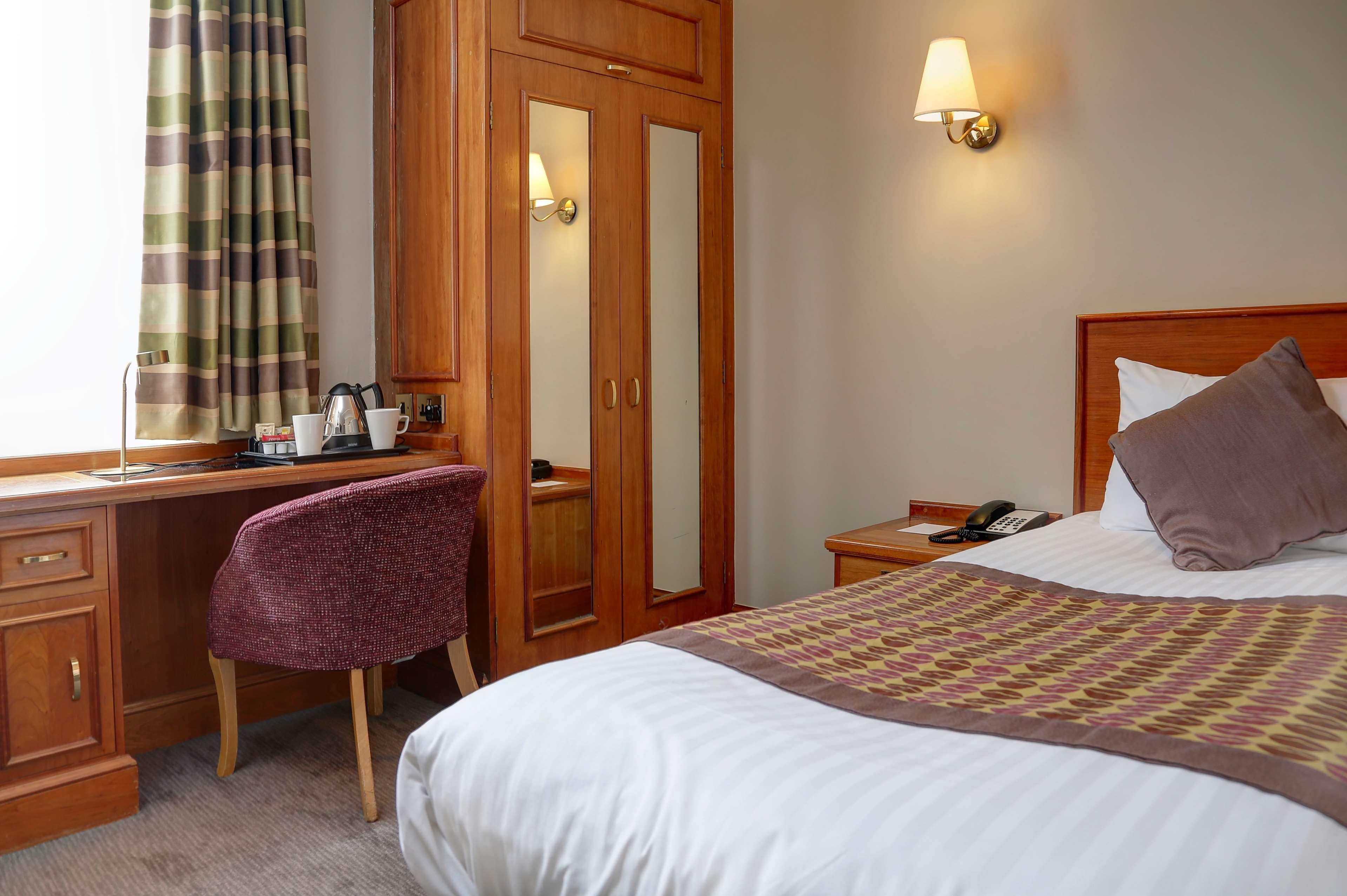 Best Western Plus Pinewood Manchester Airport-Wilmslow Hotel Екстер'єр фото