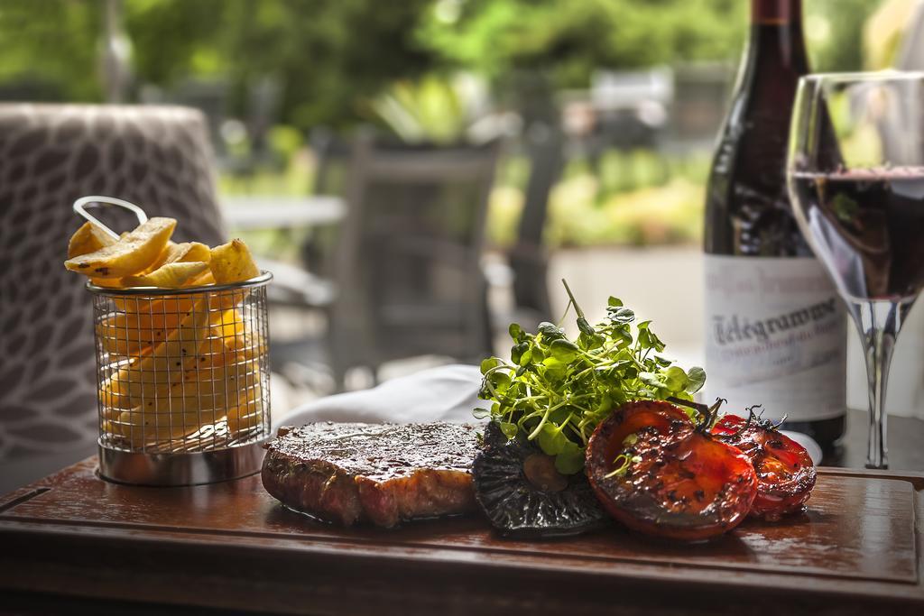 Best Western Plus Pinewood Manchester Airport-Wilmslow Hotel Екстер'єр фото