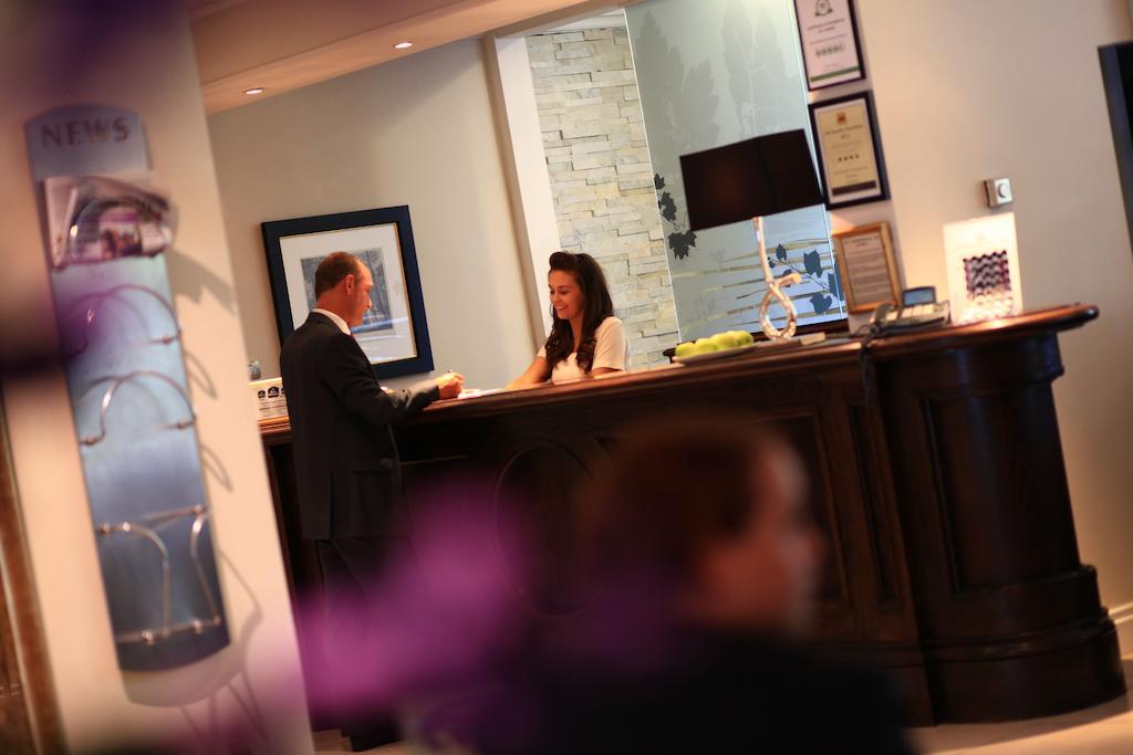 Best Western Plus Pinewood Manchester Airport-Wilmslow Hotel Екстер'єр фото