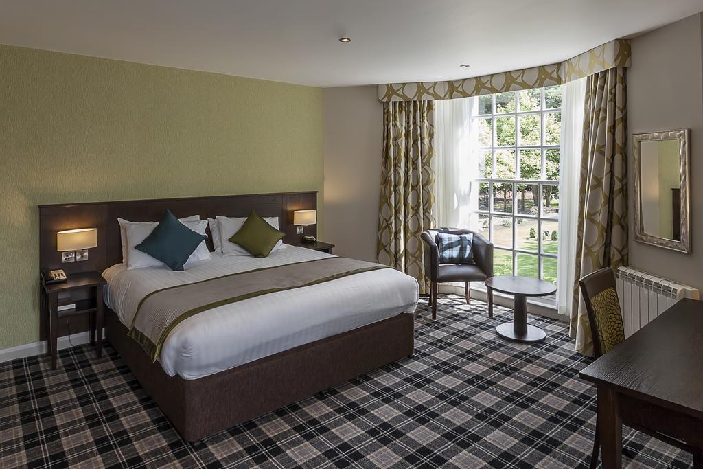 Best Western Plus Pinewood Manchester Airport-Wilmslow Hotel Екстер'єр фото